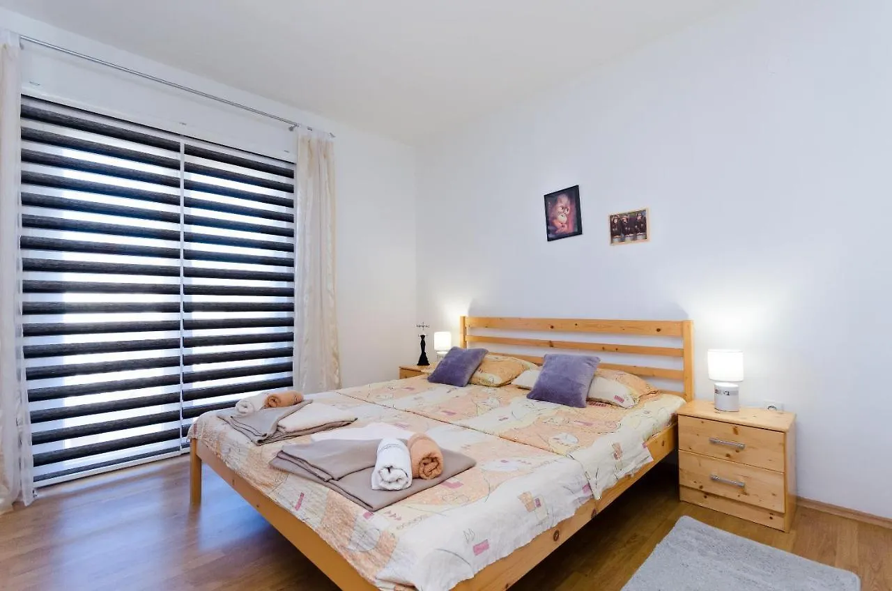 Apartments Luka Supetarska Draga Croatia