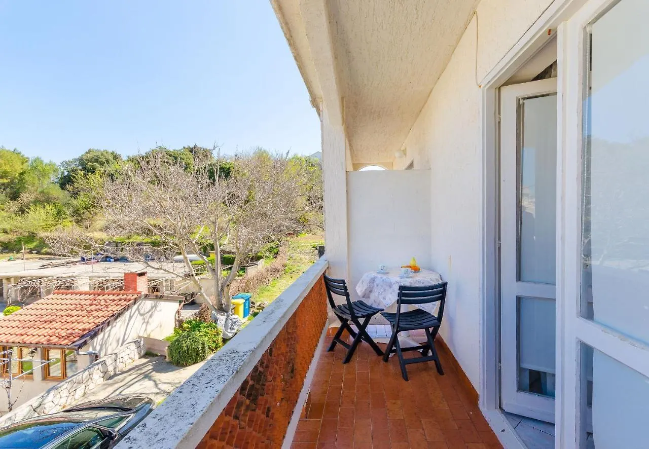 Apartments Luka Supetarska Draga Croatia