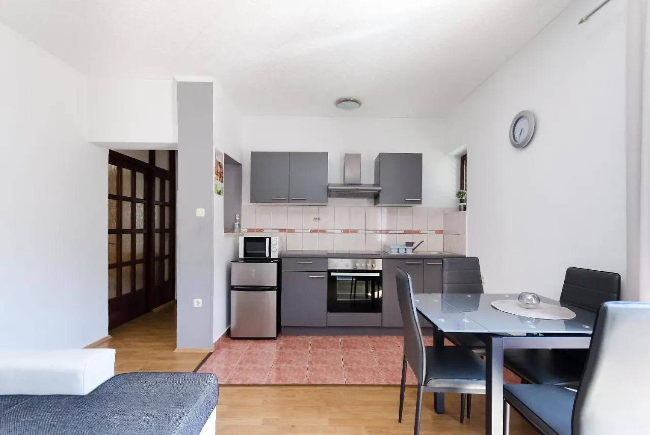 Apartments Luka Supetarska Draga Croatia