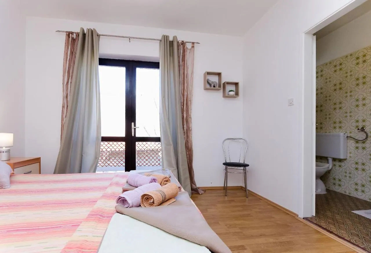 Apartments Luka Supetarska Draga